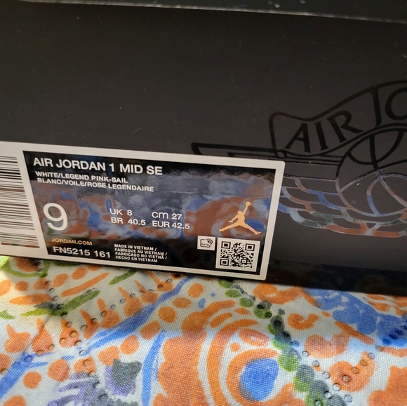 NWB White and Legend Pink Air Jordan Mid Men SE size 9